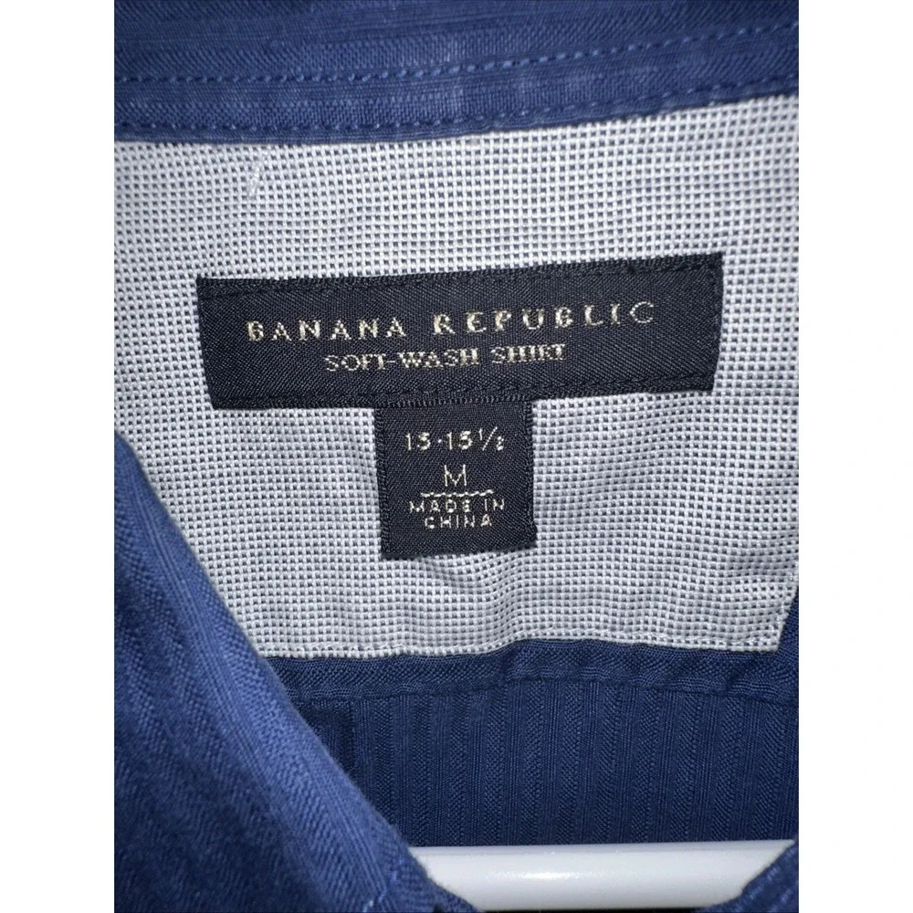 Banana Republic Button Up Shirt Mens Med 15-15 1/2 Soft Wash Blue Stripes Casual